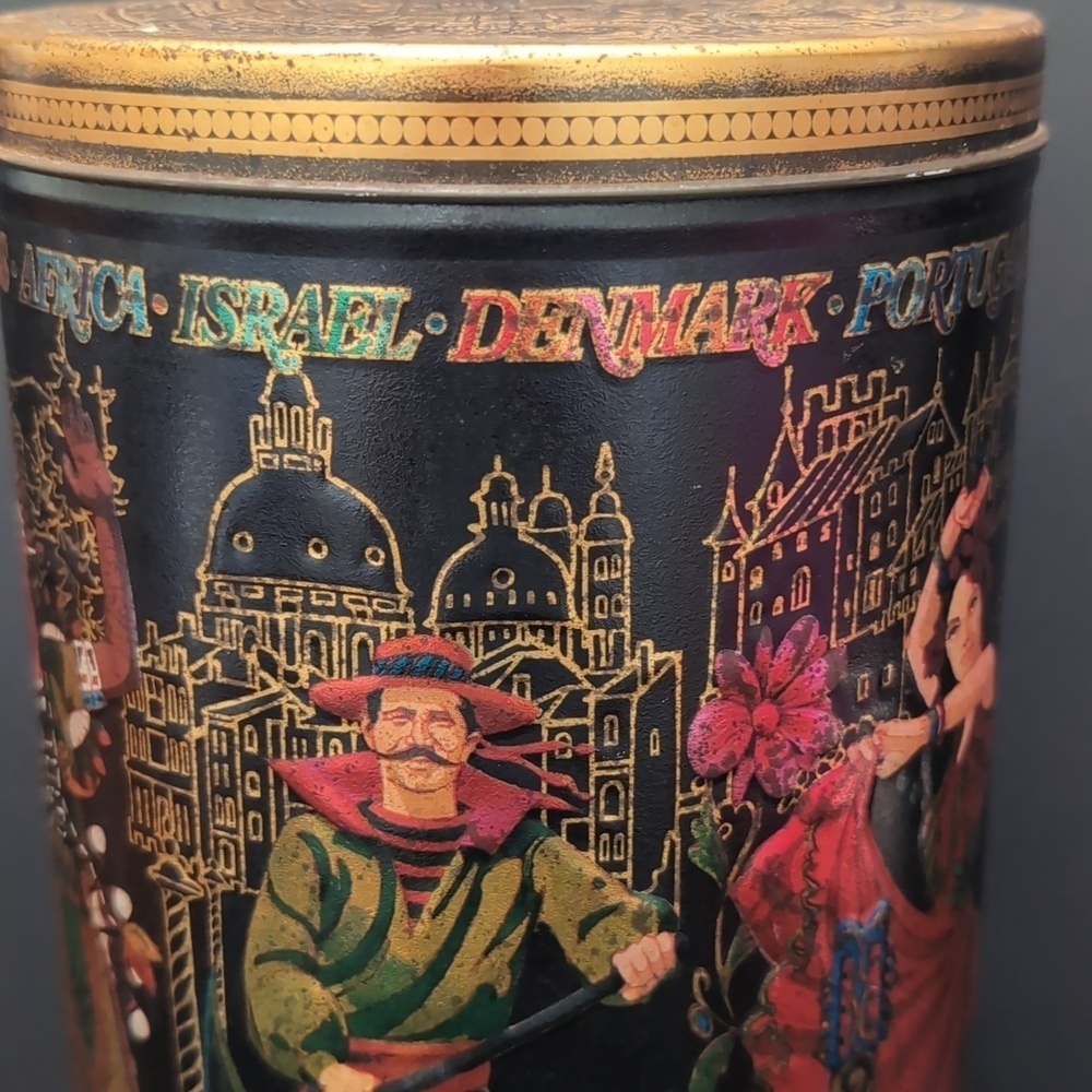 Vintage Colorful Cylindrical Tin Features People From Different Countries. - Picture 6 of 16